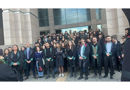 ÖHD avukatları ve TUAD üyeleri meşru mesleki ve insan hakları faaliyetleri nedeniyle uzun hapis cezalarına çarptırıldı, ÖHD avukatları ve TUAD üyeleri meşru mesleki ve insan hakları faaliyetleri nedeniyle uzun hapis cezalarına çarptırıldı,