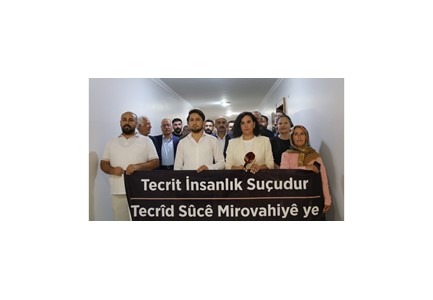JI ÇAPEMENÎ Û RAYA GIŞTÎ ​​RE, li hemberî vê polîtîkaya tecrîdê ku nayê qebûlkirin dengê xwe bilind bikin.,